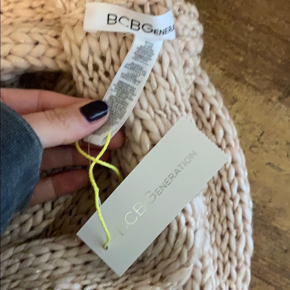 NWT BCBgeneration scarf - Picture 2 of 3